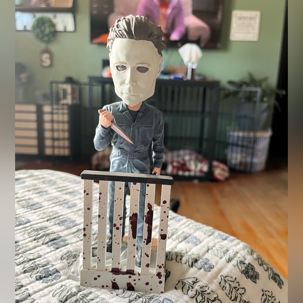 Horror-Themed Michael Myers bobble head Figure Home Accent - Cream/Gray
